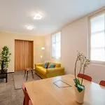 Joivy Charming 3-bed Retreat Apartment *